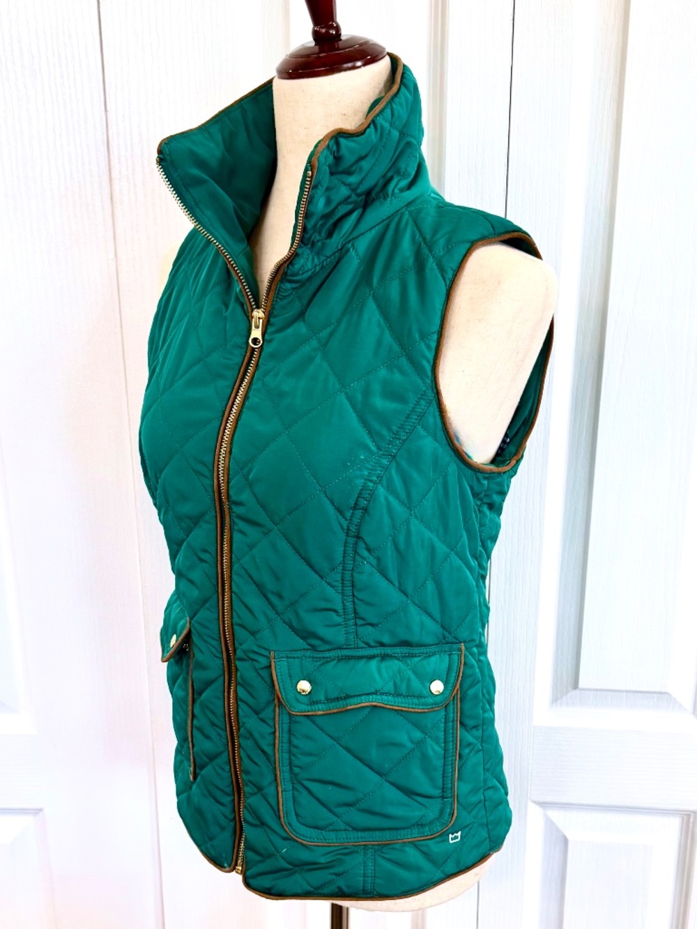 Women's Size Small Quilted Vest by Crown & Ivy, Emerald Green, Gold Zip & Snaps